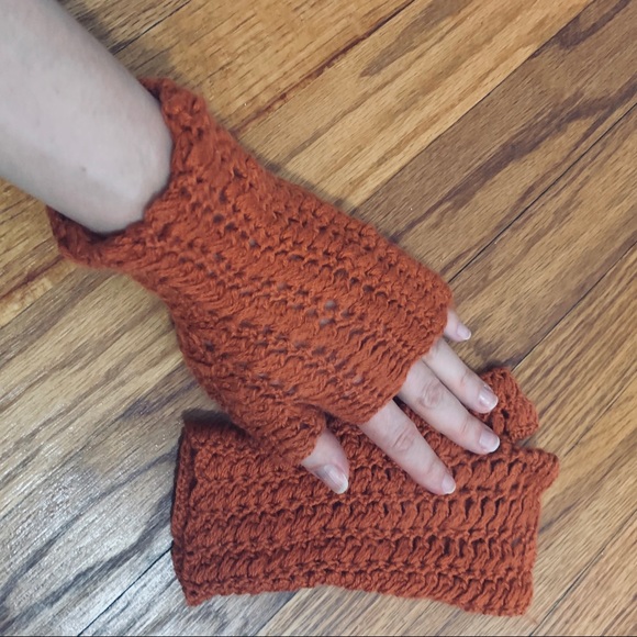 Accessories - Fingerless handmade orange gloves